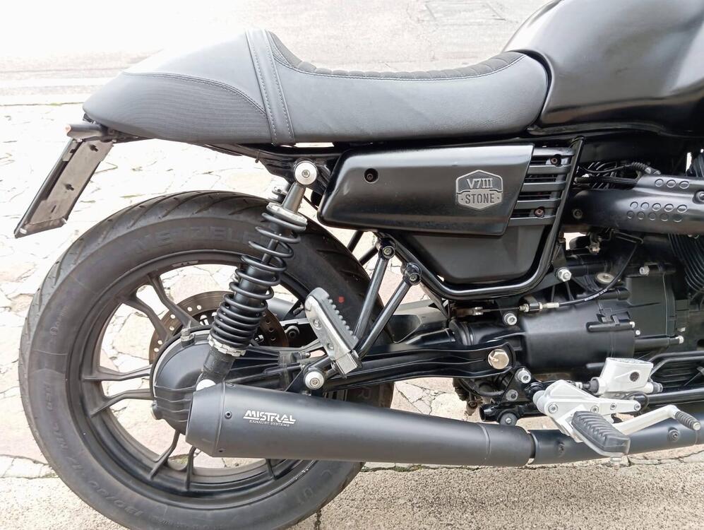 Moto Guzzi V7 III Stone Night Pack (2019 - 20) (4)