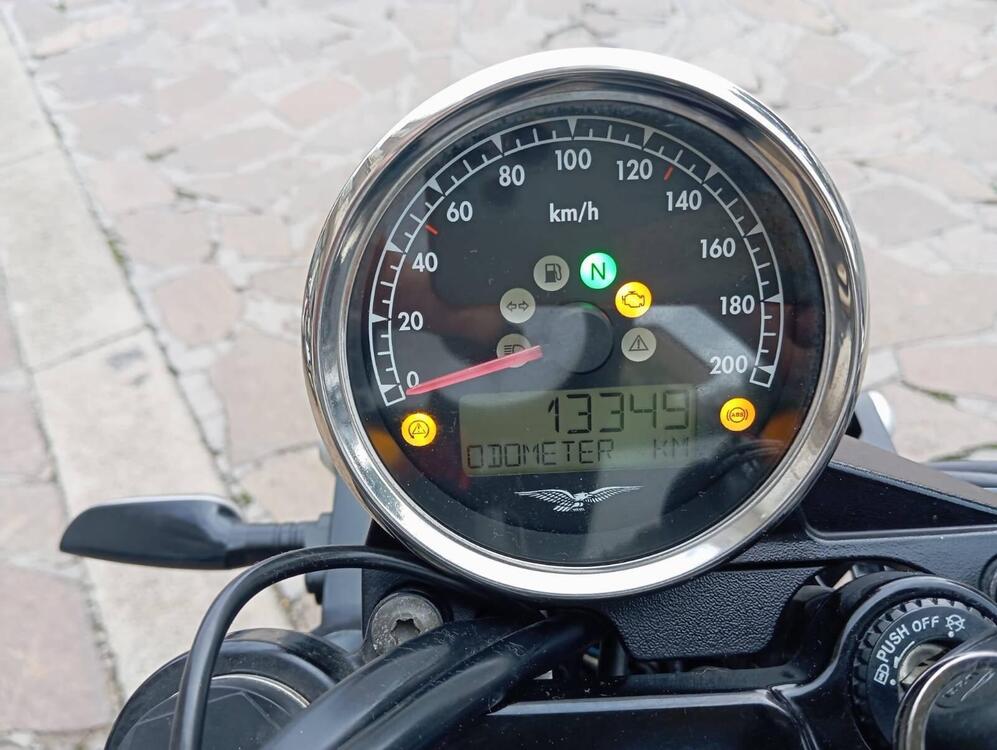 Moto Guzzi V7 III Stone Night Pack (2019 - 20) (5)