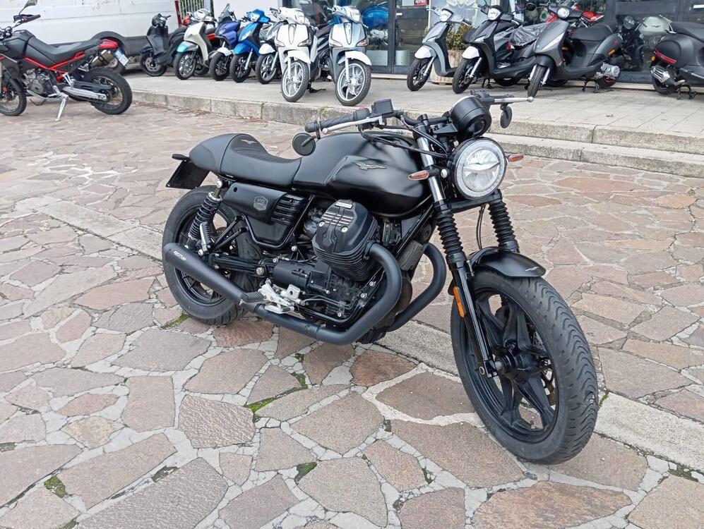 Moto Guzzi V7 III Stone Night Pack (2019 - 20) (2)