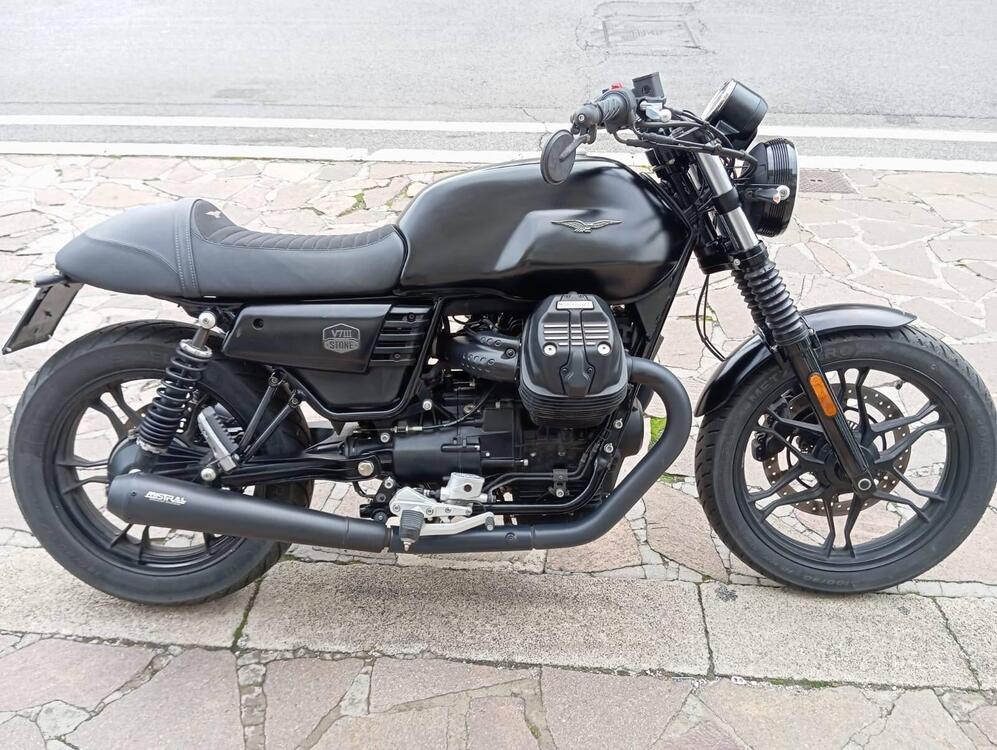 Moto Guzzi V7 III Stone Night Pack (2019 - 20)