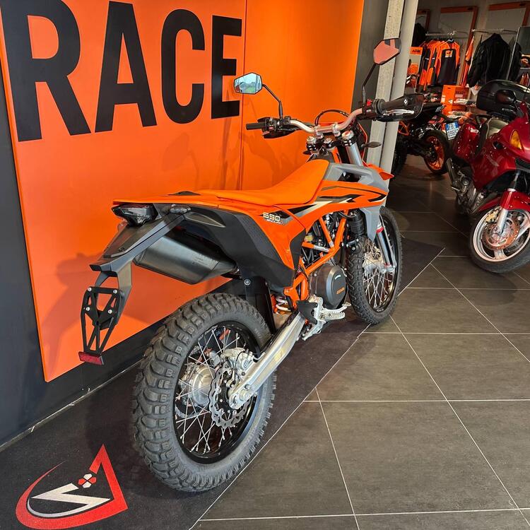 KTM 690 Enduro R (2022 - 24) (2)