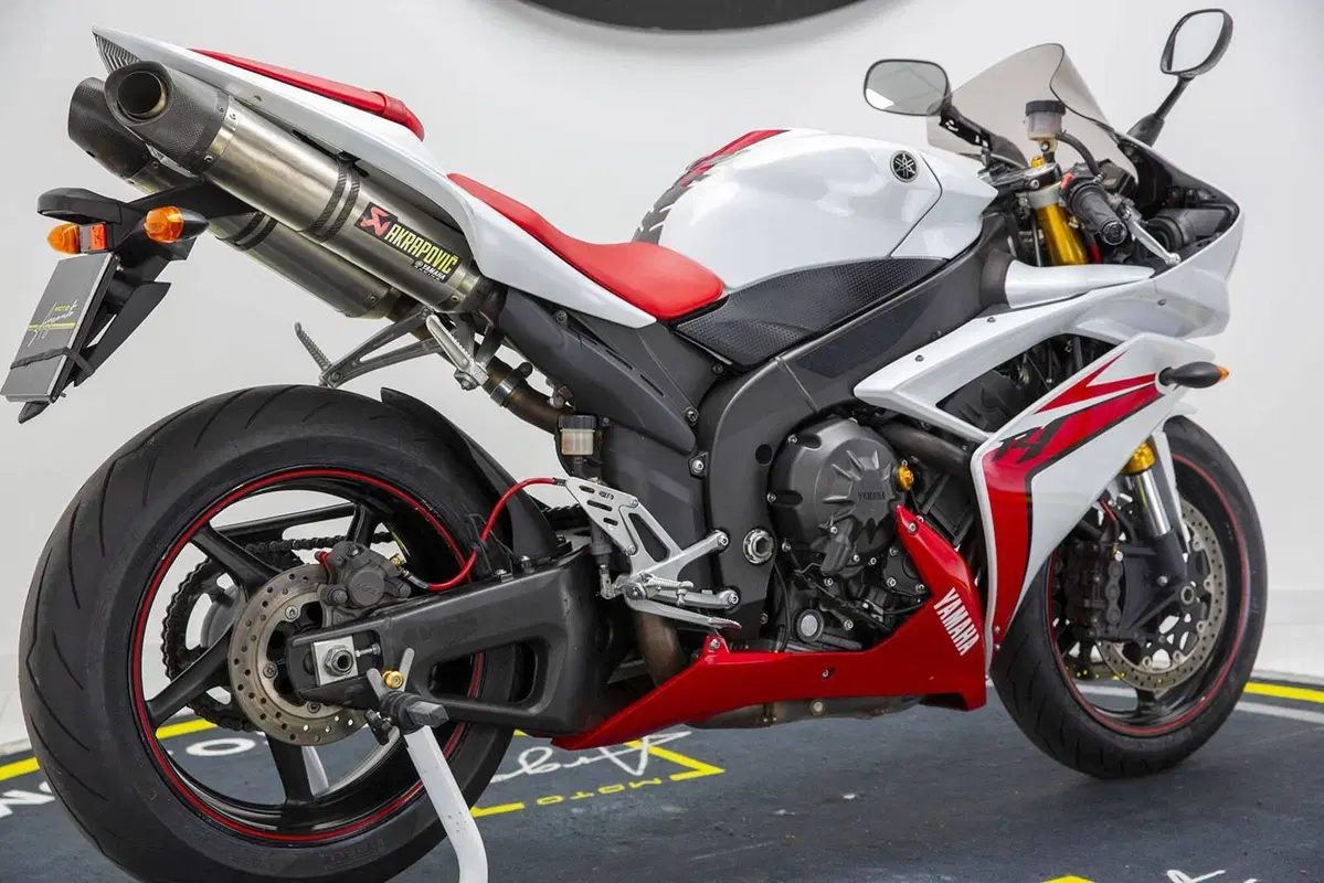 Yamaha YZF R1 (2006 - 07) (4)