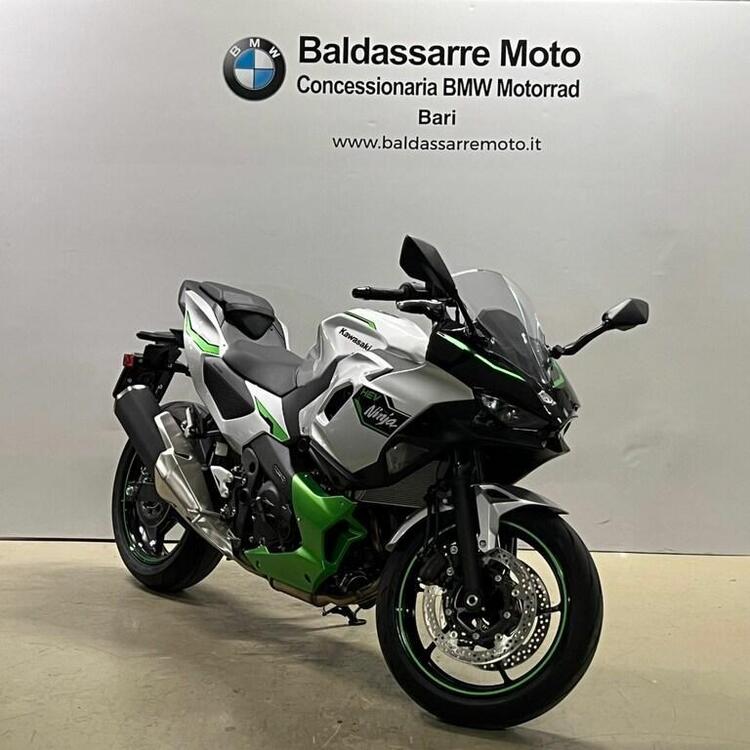 Kawasaki Ninja 7 Hybrid (2024) (2)