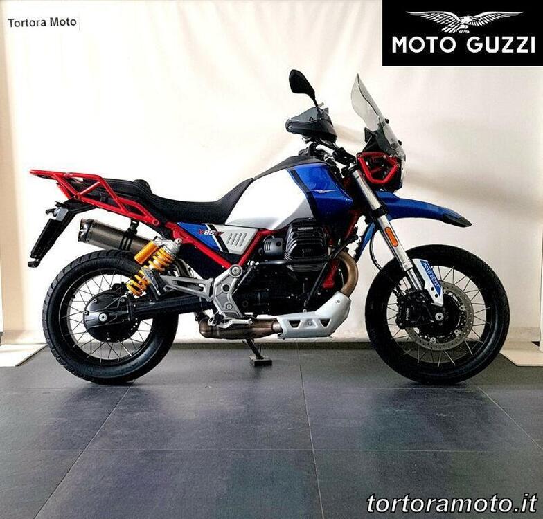 Moto Guzzi V85 TT Evocative Graphics (2021 - 23) (3)