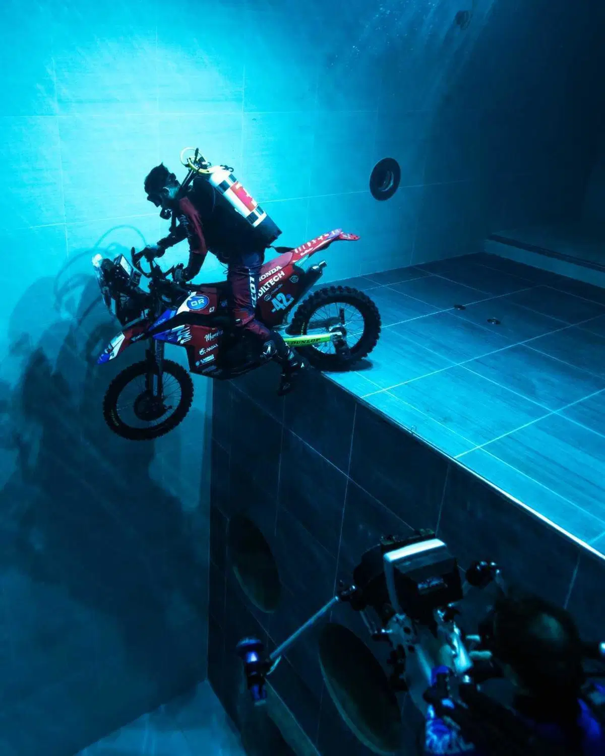 Rally POV presenta la Honda 450 HRC "clienti" per la sua Dakar a 42 metri di profondità