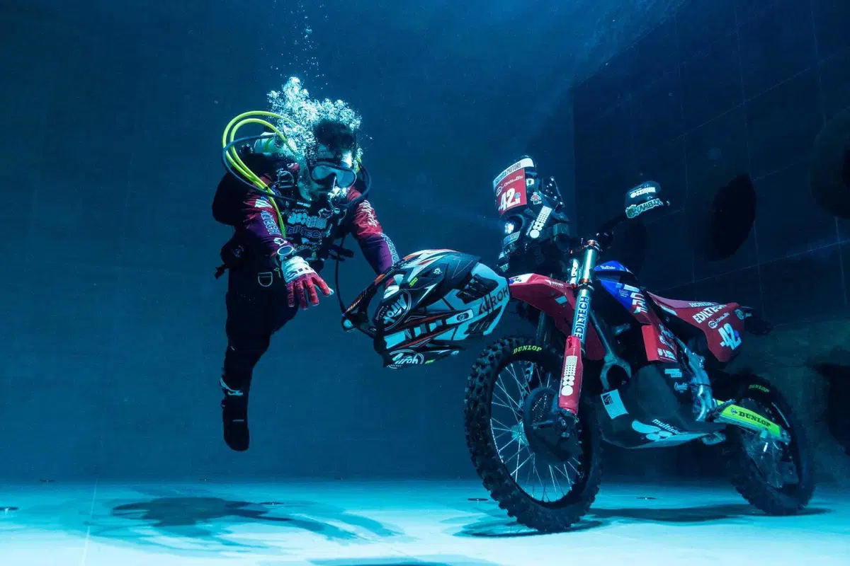 Rally POV presenta la Honda 450 HRC "clienti" per la sua Dakar a 42 metri di profondità (4)