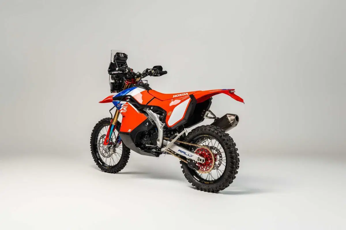 Rally POV presenta la Honda 450 HRC "clienti" per la sua Dakar a 42 metri di profondità (6)