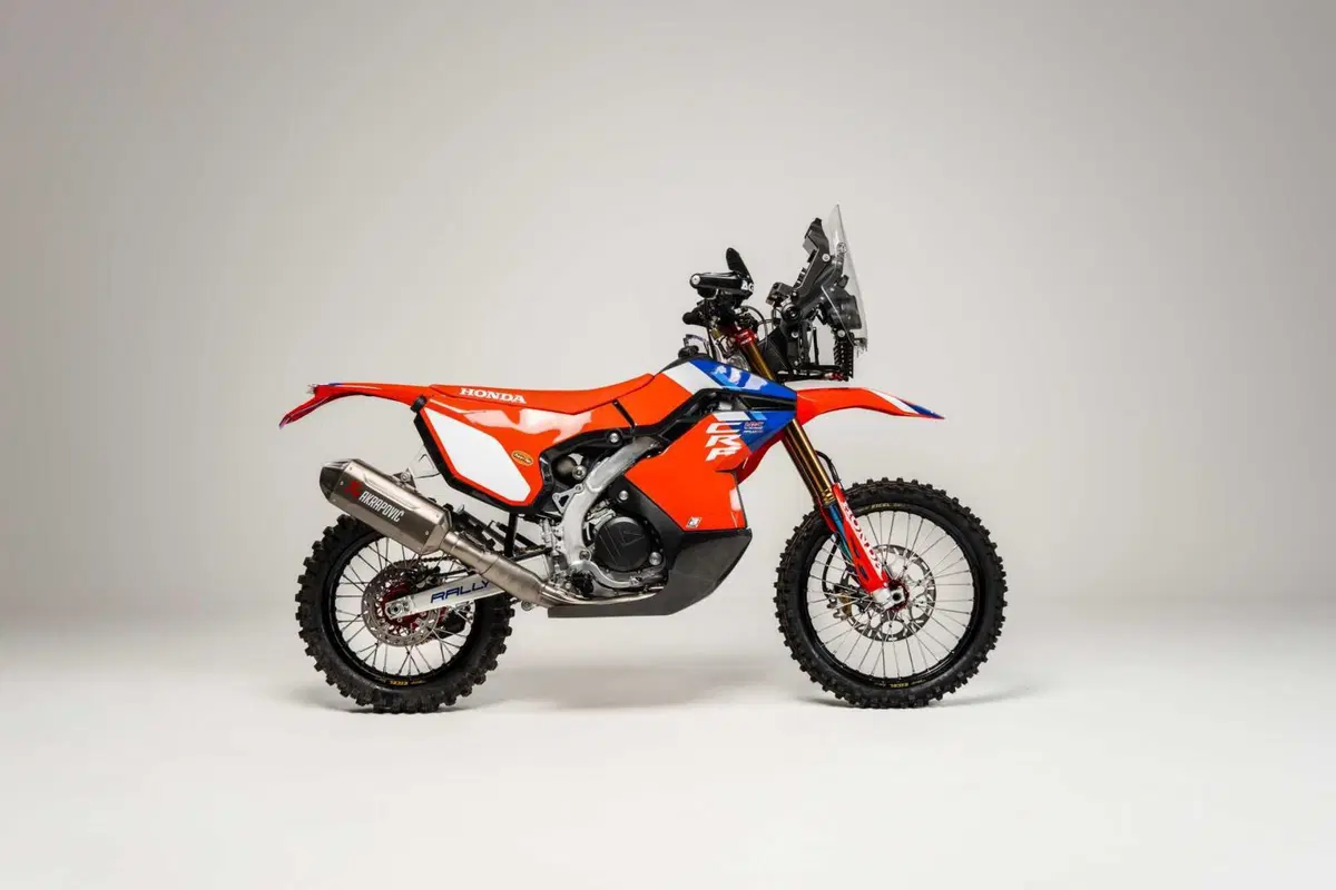 Rally POV presenta la Honda 450 HRC "clienti" per la sua Dakar a 42 metri di profondità (9)