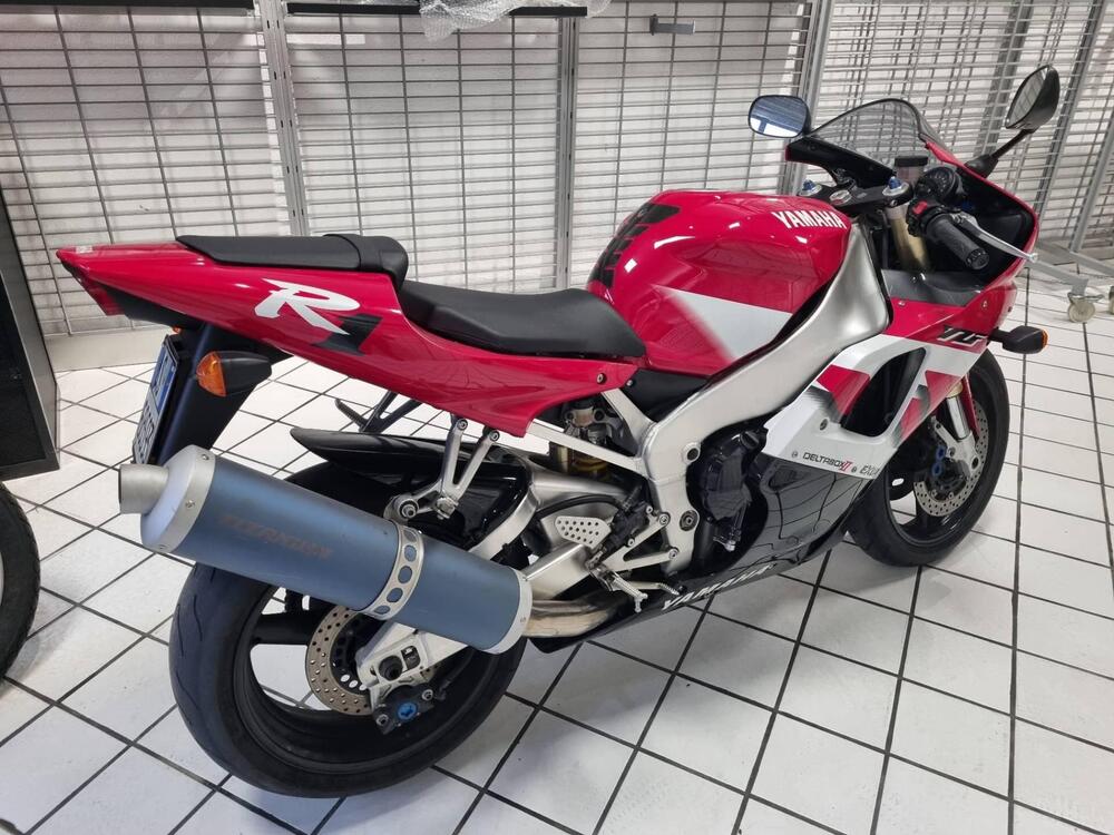 Yamaha YZF R1 (2000 - 01) (2)