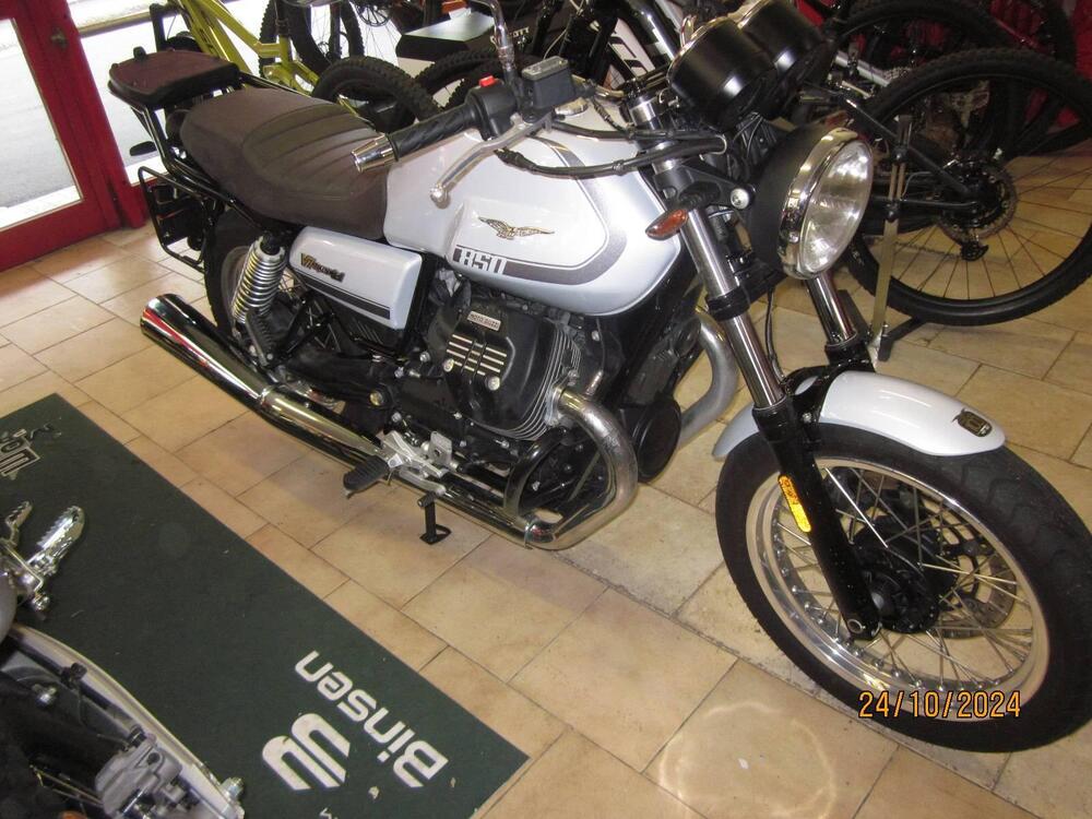 Moto Guzzi V7 Special (2021 - 24) (2)