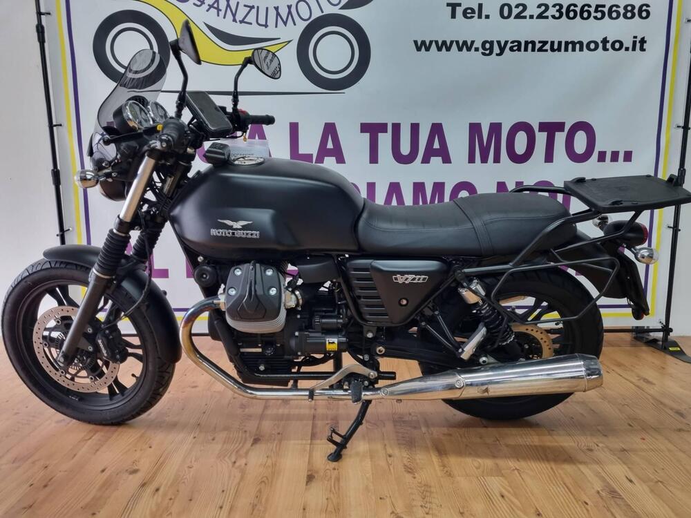 Moto Guzzi V7 II Stone (2015 - 17)