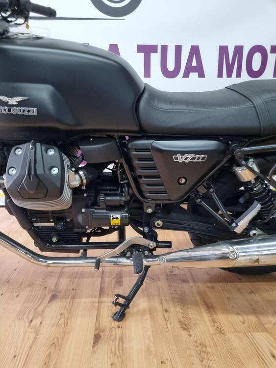 Moto Guzzi V7 II Stone (2015 - 17) (3)