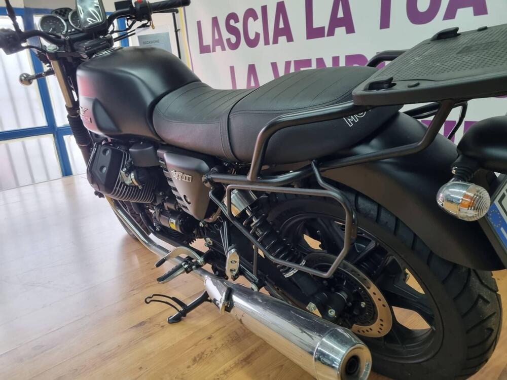 Moto Guzzi V7 II Stone (2015 - 17) (5)