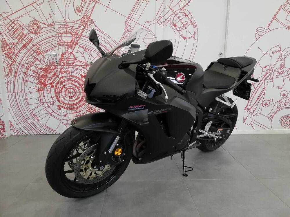 Honda CBR 600 RR (2024) (5)