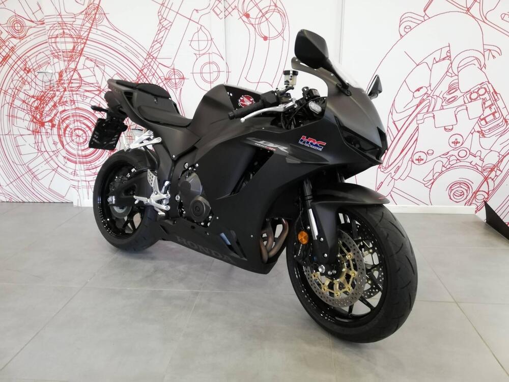 Honda CBR 600 RR (2024) (4)