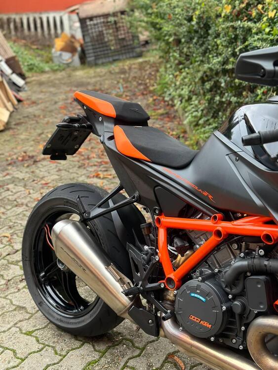 KTM 1290 Super Duke R (2021) (2)