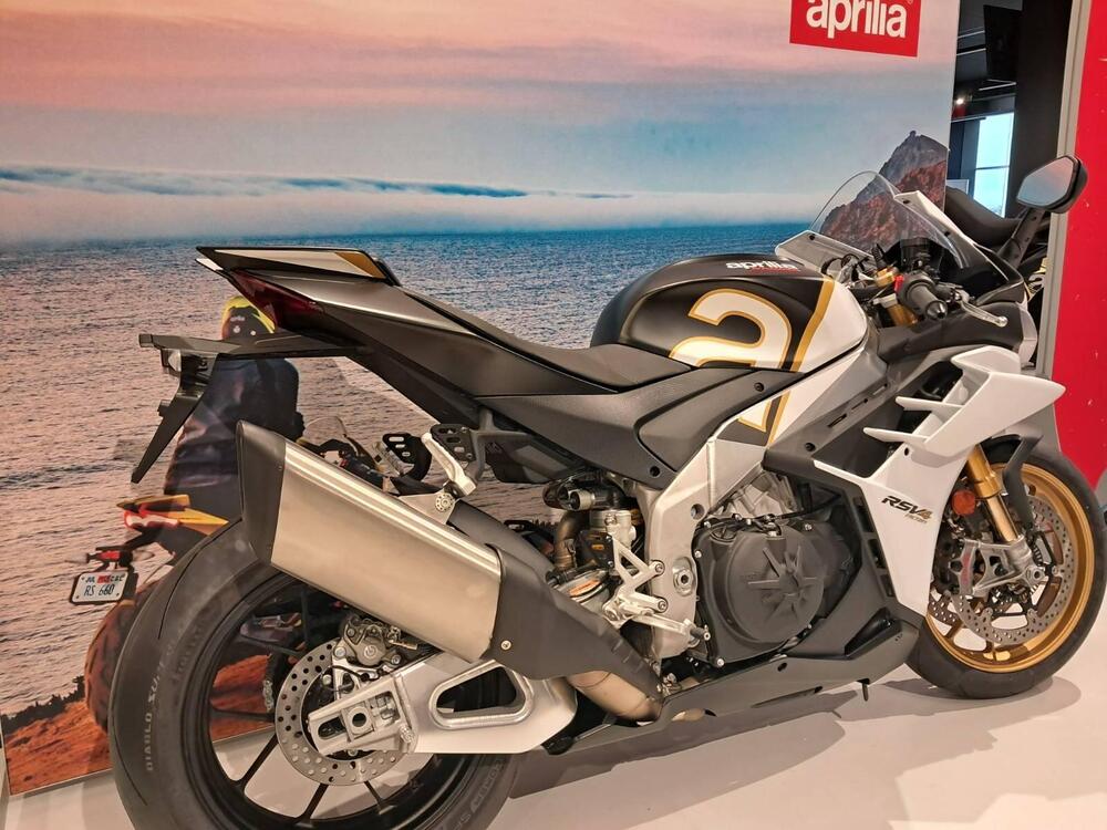 Aprilia RSV4 1100 Factory (2021 - 24) (2)