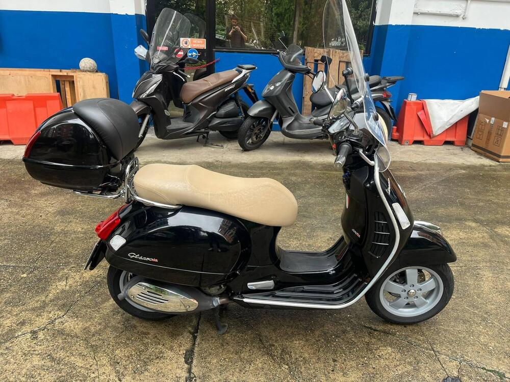 Vespa GTS 250 i.e. (2)