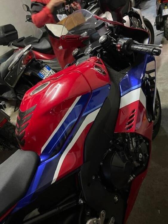 Honda CBR 1000 RR-R Fireblade (2020 - 21) (2)