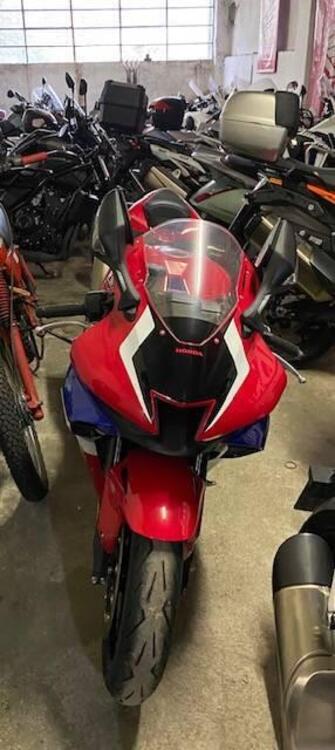 Honda CBR 1000 RR-R Fireblade (2020 - 21) (3)