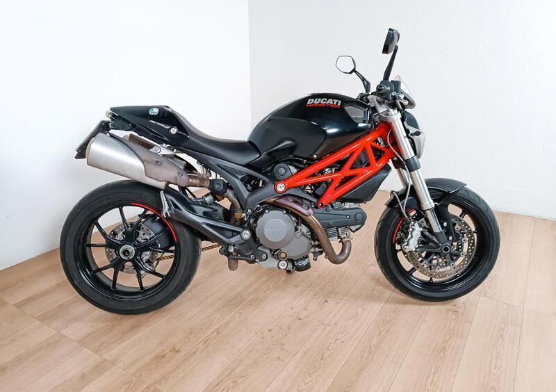 Vendo Ducati Monster 796 2010 13 usata a Rozzano codice 9555738 Moto