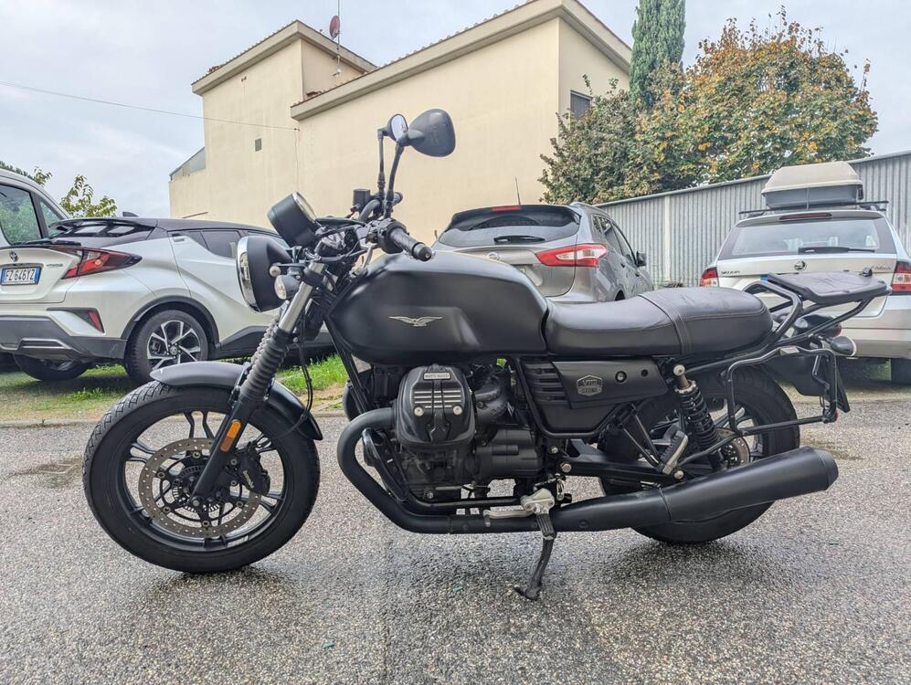 Moto Guzzi V7 III Stone (2017 - 20) (5)