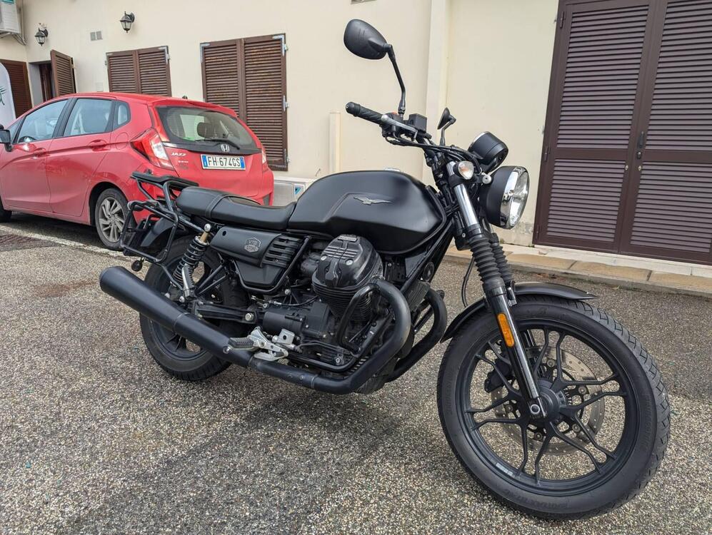 Moto Guzzi V7 III Stone (2017 - 20)