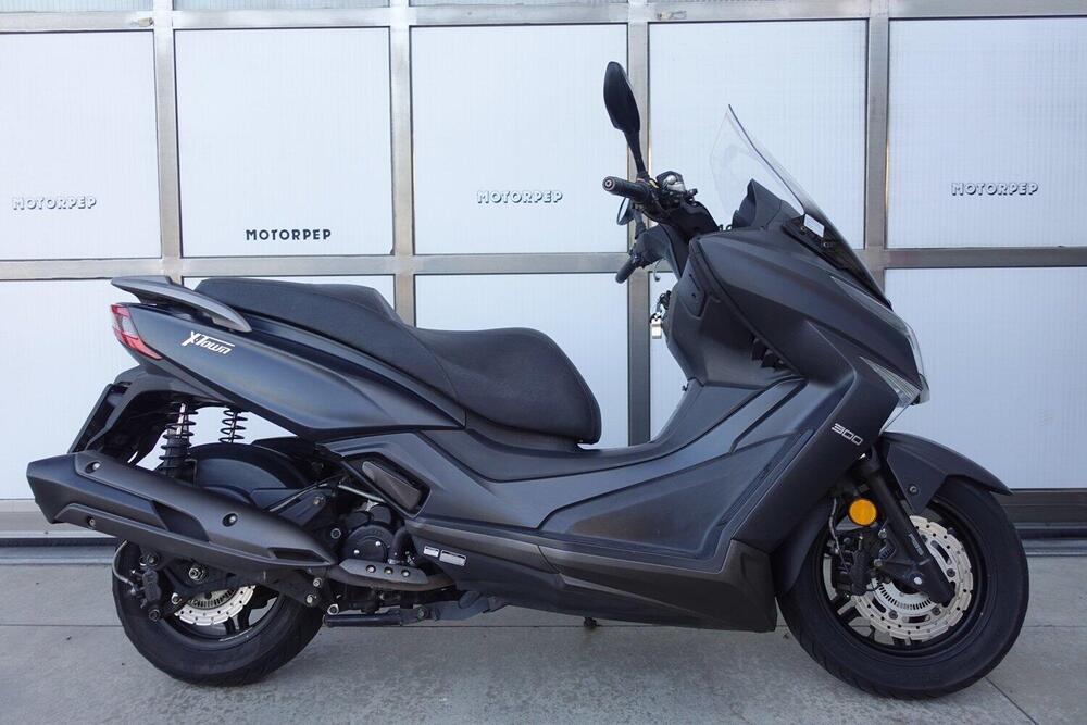 Kymco X-Town 300i ABS (2016 - 20) (2)