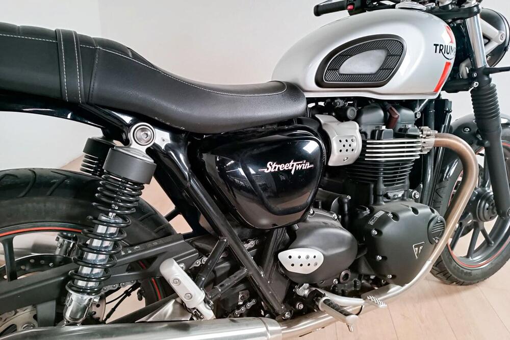 Triumph Street Twin 900 (2017 - 18) (4)