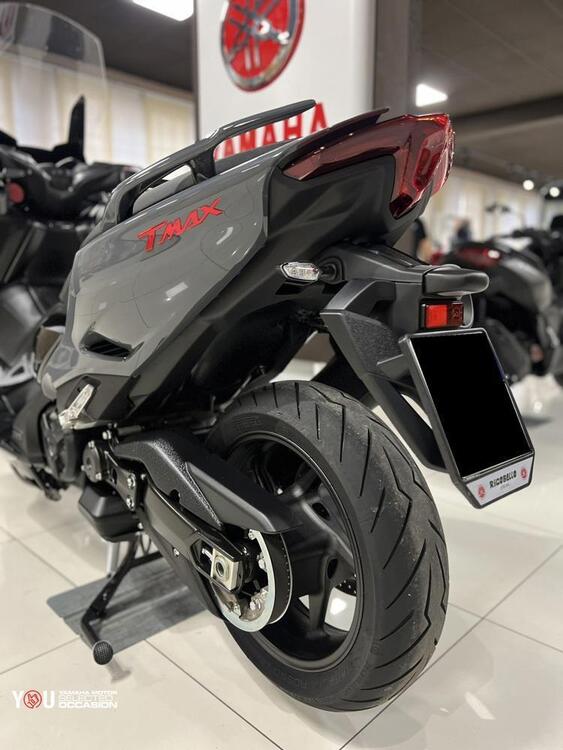 Yamaha T-Max 560 Tech Max (2021) (2)