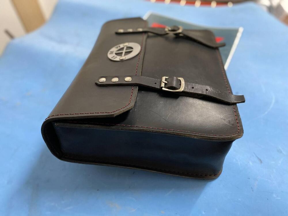 Bmw Ninet-Scrambler-Pure:Borsa pelle con logo+OMAG Prodotto fatto a mano (3)