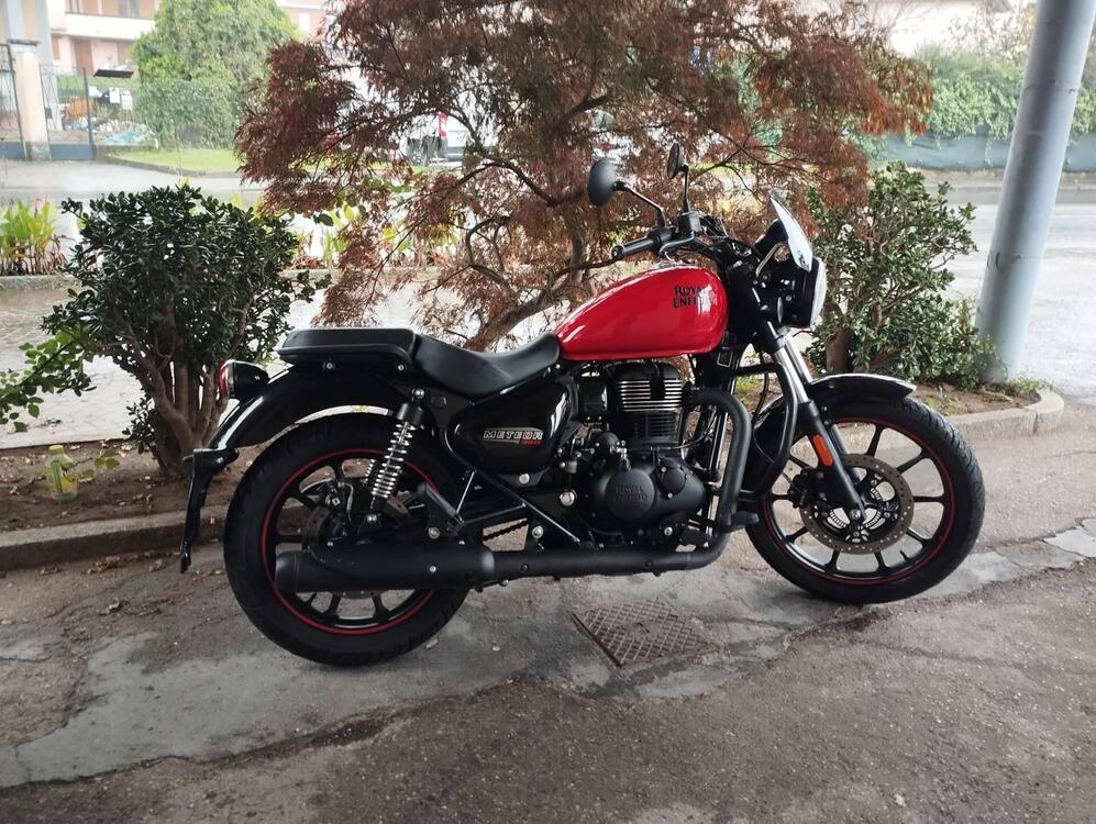 Royal Enfield Meteor 350 Fireball (2021 - 24) (3)