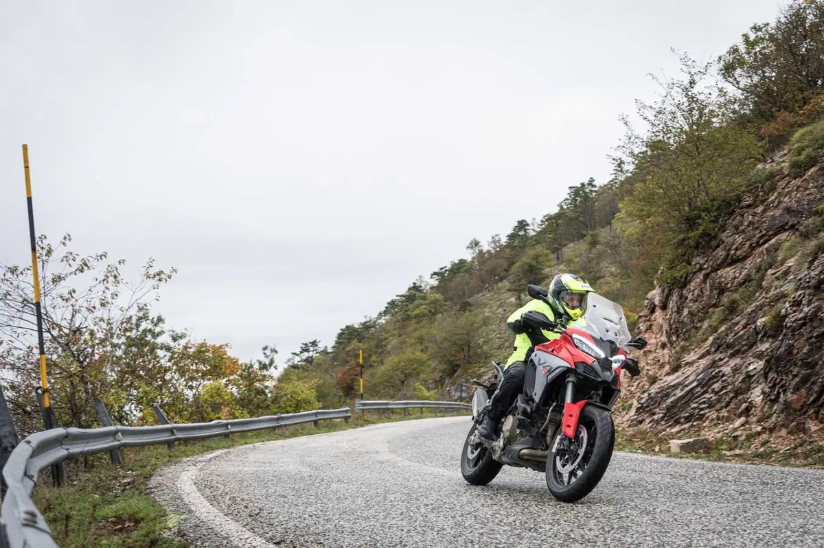 Ducati Multistrada V4S 2025: Crossover con il Cuore MotoGP