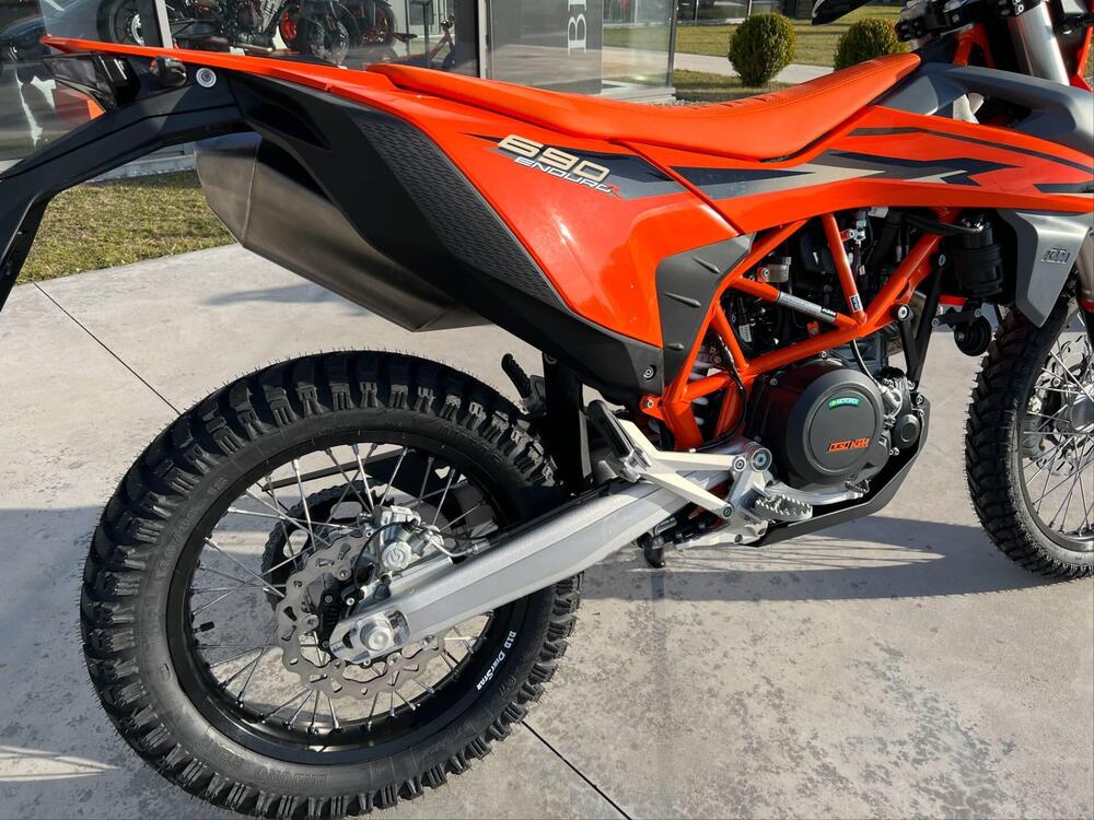 KTM 690 Enduro R (2022 - 24) (4)