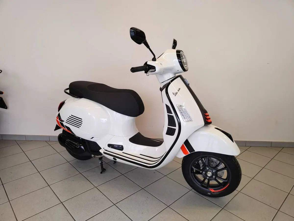 Vespa GTS 125 Supersport (2025 - 26) (2)