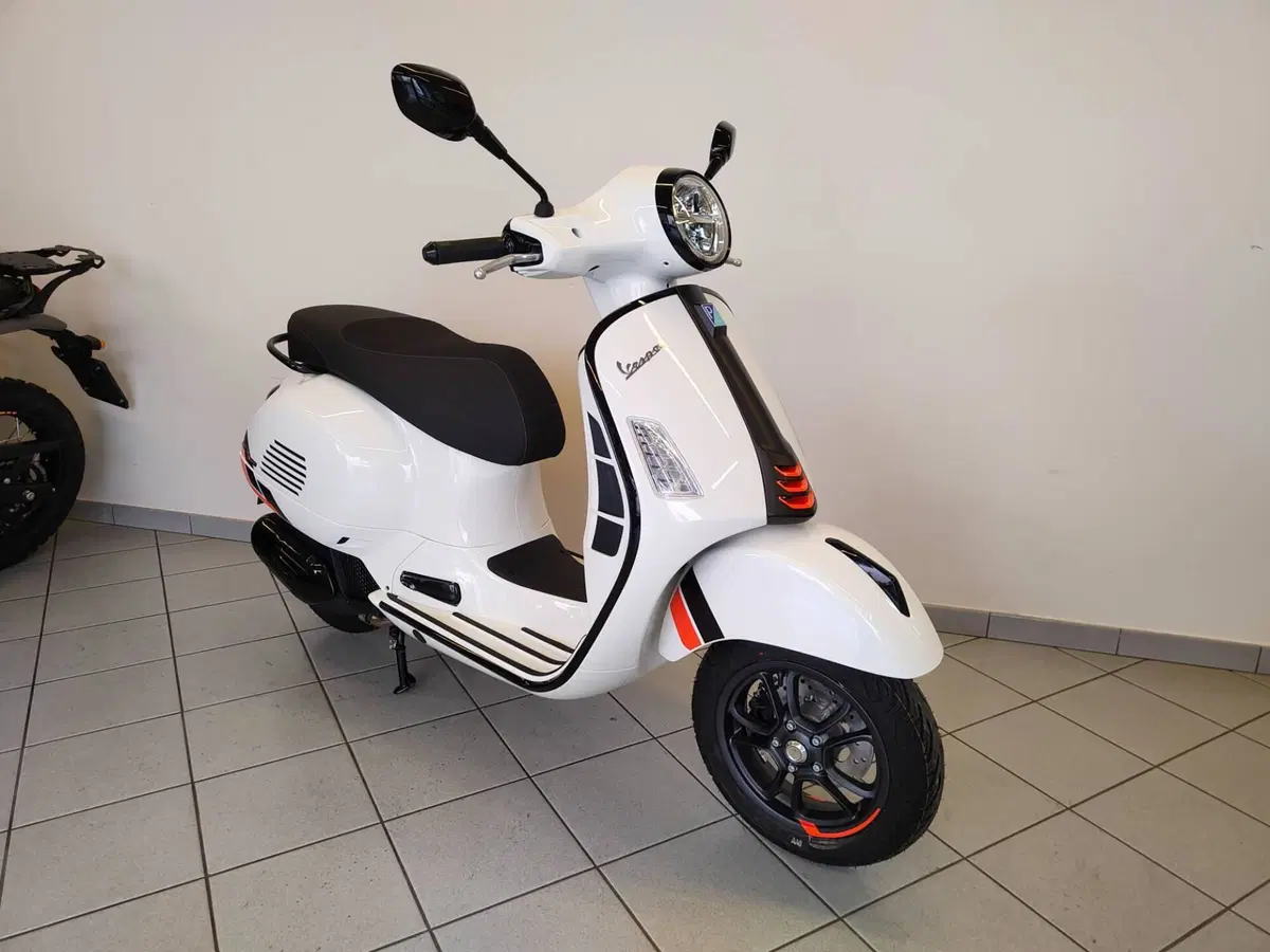 Vespa GTS 125 Supersport (2025 - 26) (3)