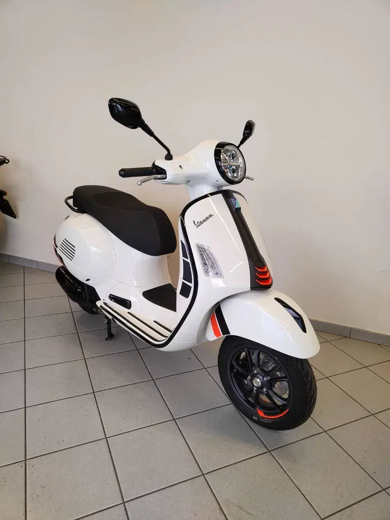 Vespa GTS 125 Supersport (2025 - 26) (4)