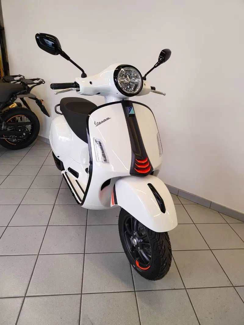 Vespa GTS 125 Supersport (2025 - 26) (5)