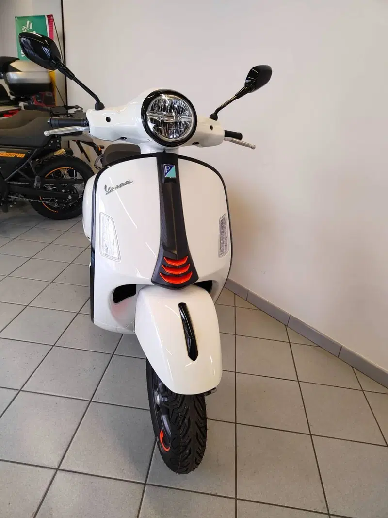 Vespa GTS 125 Supersport (2025 - 26) (6)