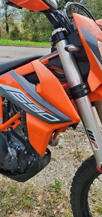 KTM 690 Enduro R (2021) (2)