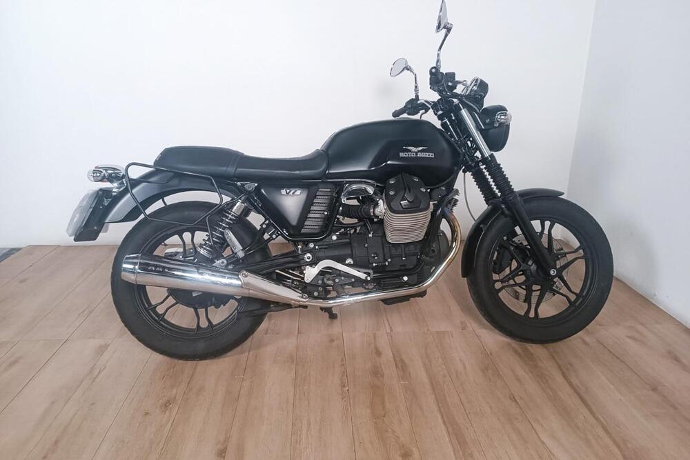 Moto Guzzi V7 II Stone (2015 - 17)