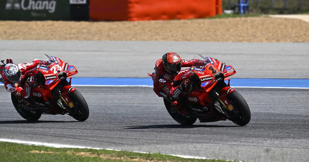 MotoGP 2024. GP della Thailandia. Strepitosa pole di Pecco Bagnaia, che tempo! Poi Enea Bastianini e Jorge Martin (caduto nel finale) [RISULTATI]