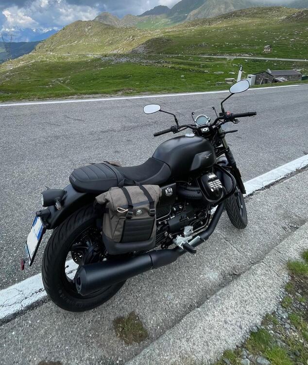 Moto Guzzi V7 Stone (2021 - 24)