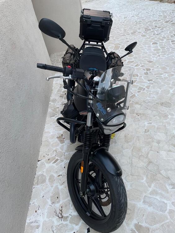 Moto Guzzi V7 Stone (2021 - 24) (3)