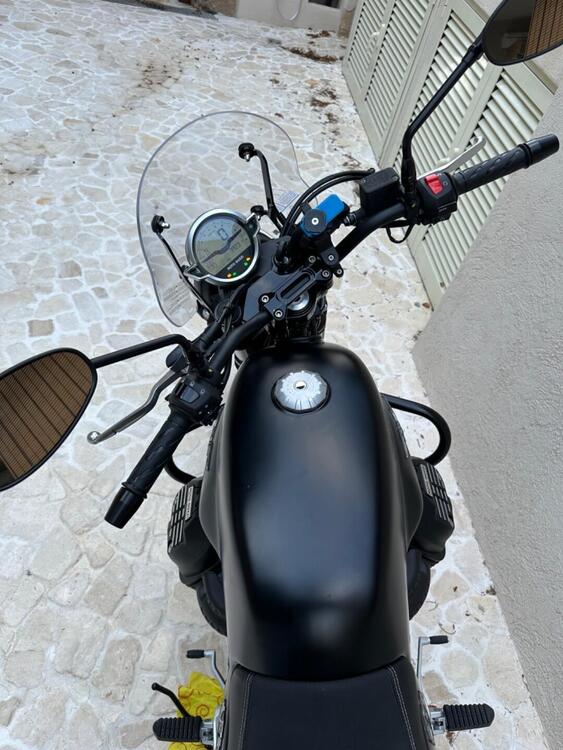 Moto Guzzi V7 Stone (2021 - 24) (4)