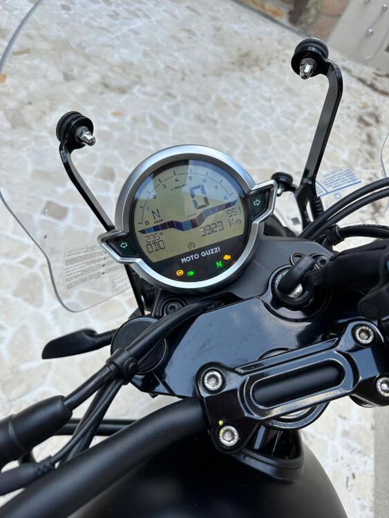 Moto Guzzi V7 Stone (2021 - 24) (5)