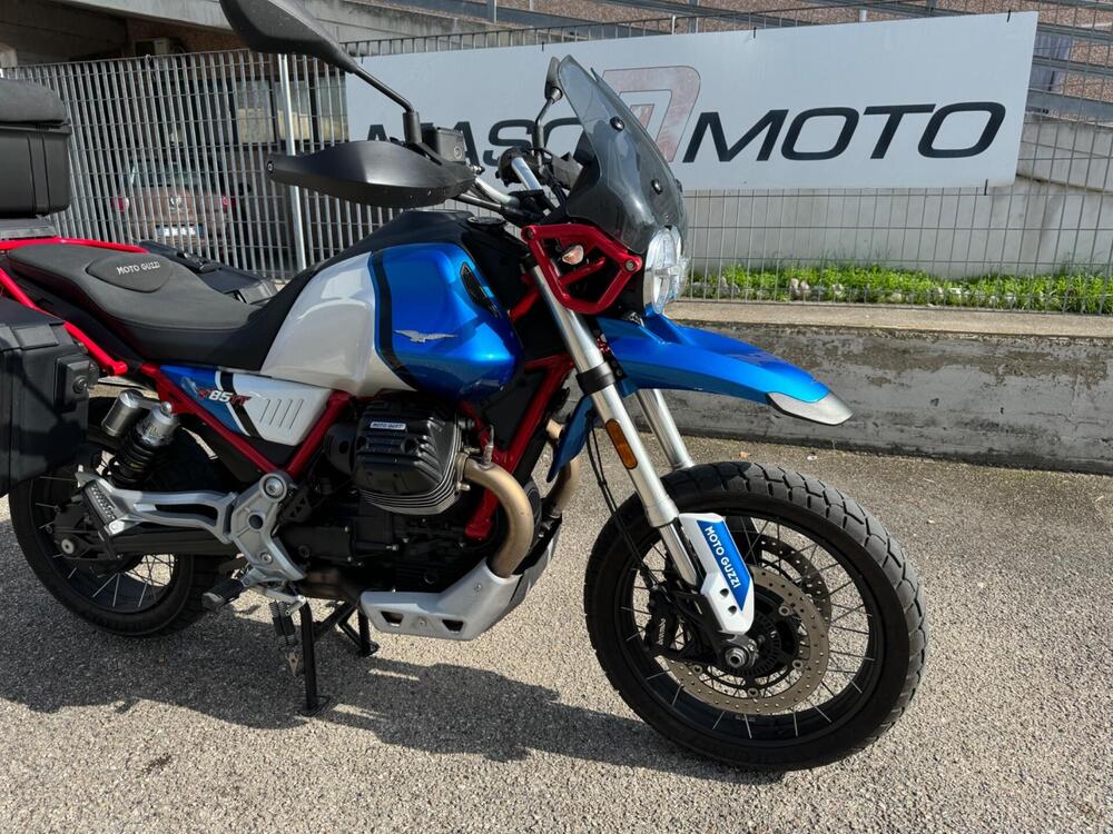 Moto Guzzi V85 TT Evocative Graphics (2021 - 23) (2)