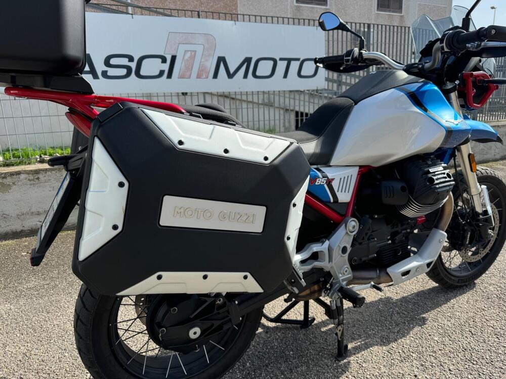 Moto Guzzi V85 TT Evocative Graphics (2021 - 23) (5)