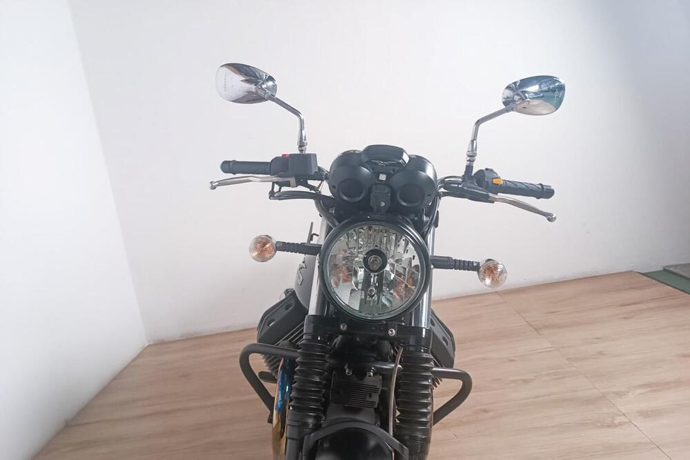 Moto Guzzi V7 II Stone (2015 - 17) (5)