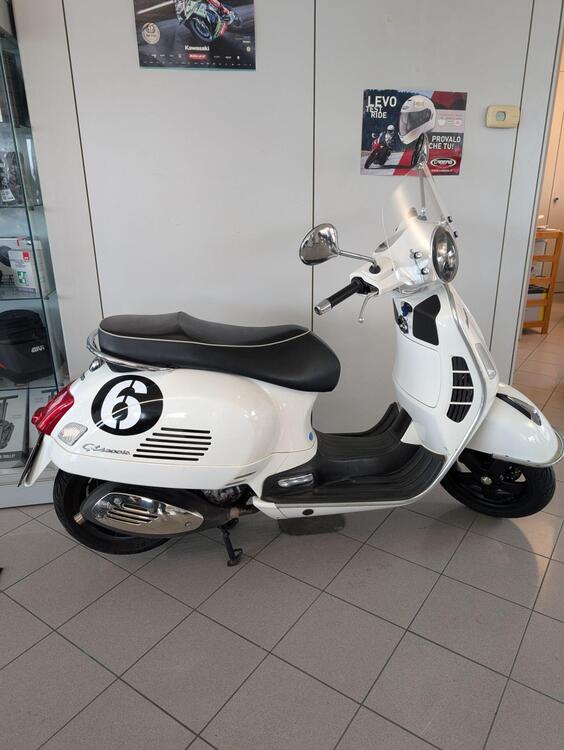 Vespa GTS 300 Super (2008 - 16) (4)